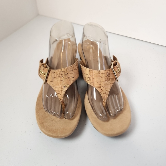 Aerosoles Comfort Memory Foam Wedges Thong Sandals Shoes Cork Womens size 10 - Picture 4 of 11